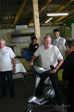 Erstes probesitzen auf den elektro roller