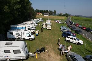 Gut gefuellter parkplatz